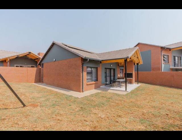 3 BEDROOM CLUSTER FOR SALE IN OLYMPUS AH